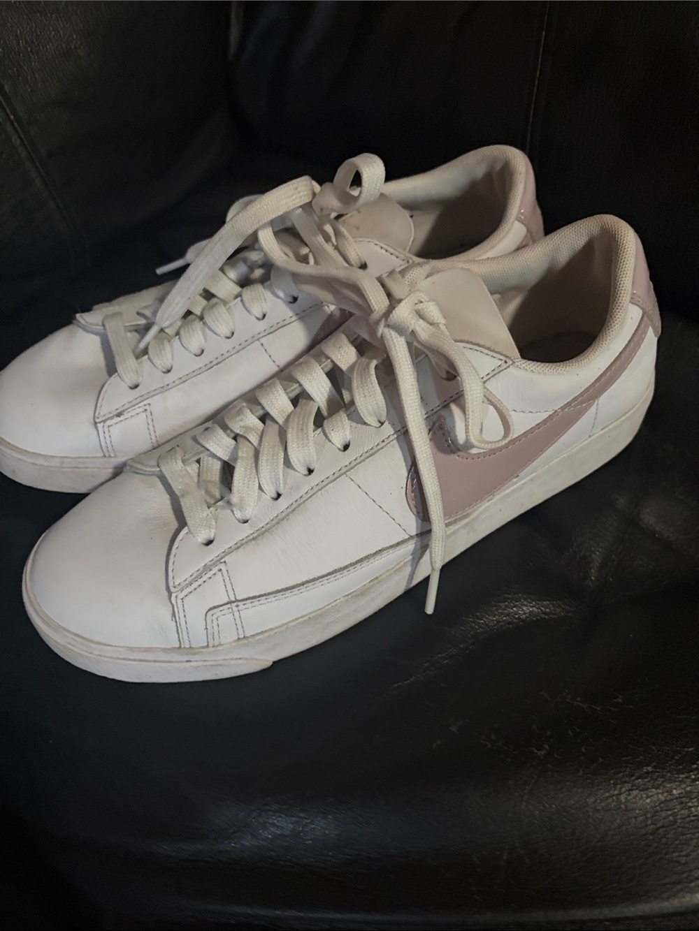 Nike Men's Low-Top Sneakers in White with Light Pink Swoosh
